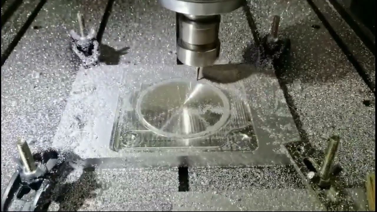 帶自動換刀裝置的數(shù)控成型機 帶自動換刀裝置的數(shù)控成型機